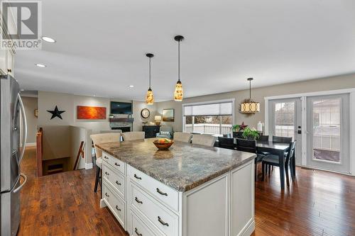3260 O'Reilly Court, Kelowna, BC - Indoor Photo Showing Kitchen With Upgraded Kitchen