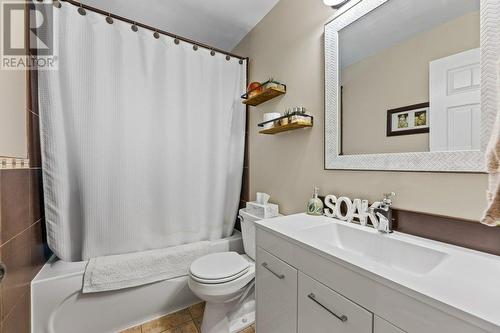 3260 O'Reilly Court, Kelowna, BC - Indoor Photo Showing Bathroom