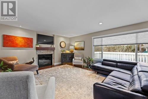 3260 O'Reilly Court, Kelowna, BC - Indoor Photo Showing Living Room With Fireplace