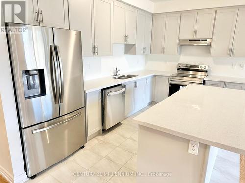 43 Beretta Street, Tillsonburg, ON - Indoor Photo Showing Kitchen With Double Sink With Upgraded Kitchen