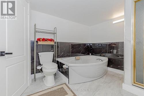 2 Currie Drive, Puslinch, ON - Indoor Photo Showing Bathroom