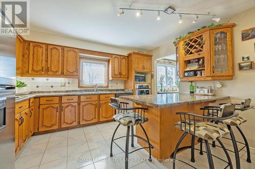 152 Clarendon Cres, London, ON - Indoor Photo Showing Kitchen