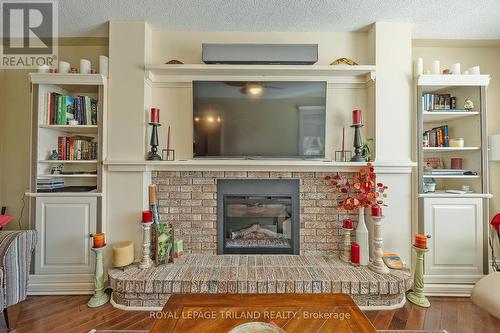 152 Clarendon Cres, London, ON - Indoor Photo Showing Other Room With Fireplace