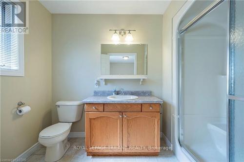 5 St Michaels St, Norfolk, ON - Indoor Photo Showing Bathroom
