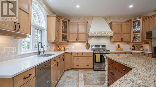 68 Havenwood Way, London, ON - Indoor Photo Showing Kitchen With Double Sink