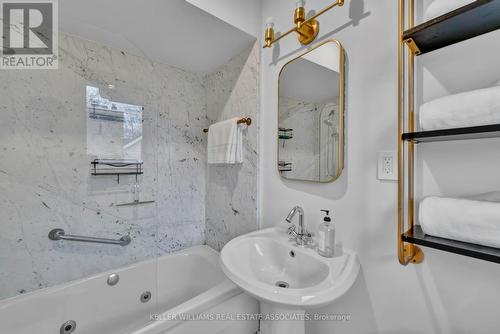 551 Cochise Cres, Mississauga, ON - Indoor Photo Showing Bathroom