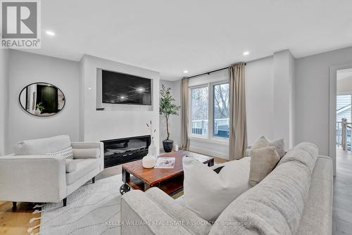 551 Cochise Cres, Mississauga, ON - Indoor Photo Showing Living Room With Fireplace