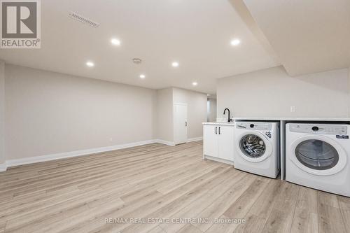 46 Onslow Crt, Oakville, ON - Indoor Photo Showing Laundry Room