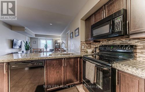 #405 -3070 Rotary Way, Burlington, ON - Indoor Photo Showing Kitchen With Double Sink