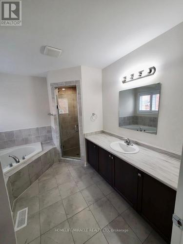 1807 Fosterbrook Street, Oshawa, ON - Indoor Photo Showing Bathroom