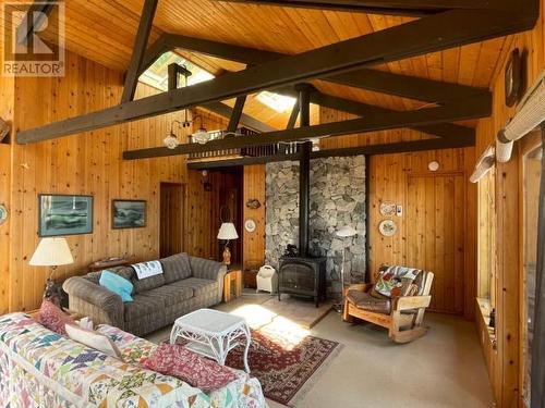 940 Hanson Lane, Savary Island, BC - Indoor Photo Showing Living Room