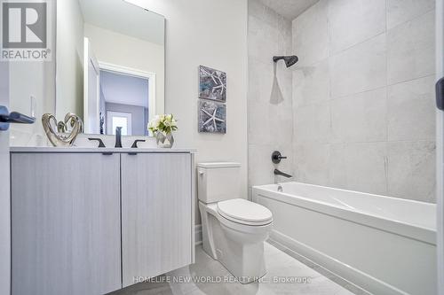 17 Longworth Ave, Richmond Hill, ON - Indoor Photo Showing Bathroom