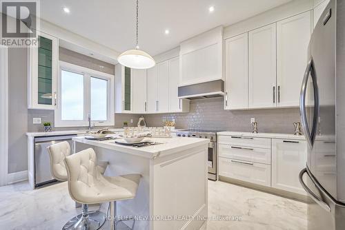 17 Longworth Ave, Richmond Hill, ON - Indoor Photo Showing Kitchen With Upgraded Kitchen