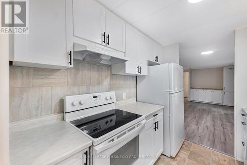 30 Weeping Willow Drive, Innisfil, ON - Indoor Photo Showing Kitchen