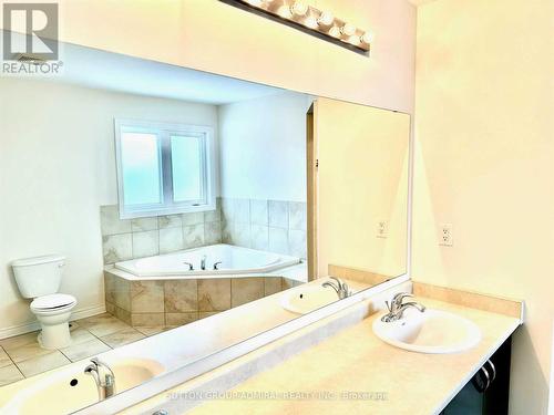 47 Township Ave, Richmond Hill, ON - Indoor Photo Showing Bathroom