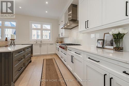 459 Via Romano Boulevard E, Vaughan, ON - Indoor Photo Showing Kitchen With Upgraded Kitchen