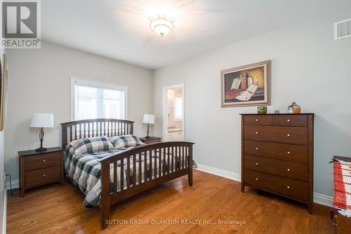 328 Robinson Rd, Wasaga Beach, ON - Indoor Photo Showing Bedroom