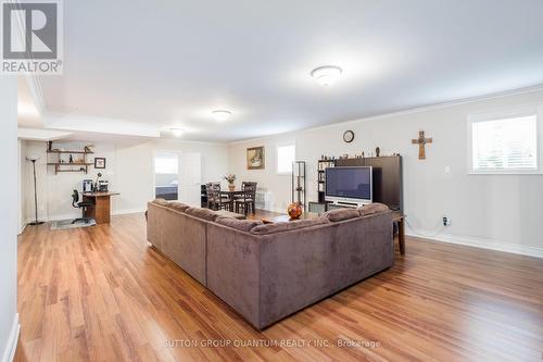 328 Robinson Rd, Wasaga Beach, ON - Indoor Photo Showing Living Room