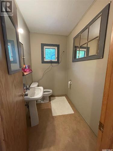 101 Metcalfe Street, Tyvan, SK - Indoor Photo Showing Bathroom