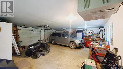 101 Metcalfe Street, Tyvan, SK - Indoor Photo Showing Garage