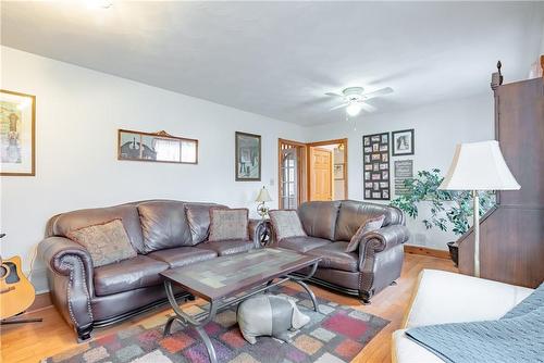 3 Phelps Avenue, Grimsby, ON - Indoor Photo Showing Living Room