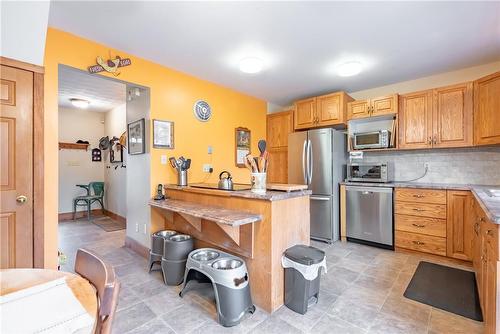 3 Phelps Avenue, Grimsby, ON - Indoor Photo Showing Kitchen