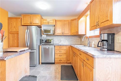 3 Phelps Avenue, Grimsby, ON - Indoor Photo Showing Kitchen With Double Sink