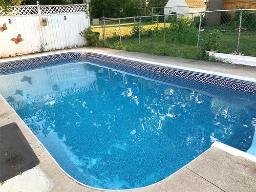 3 Phelps Avenue, Grimsby, ON - Outdoor With In Ground Pool