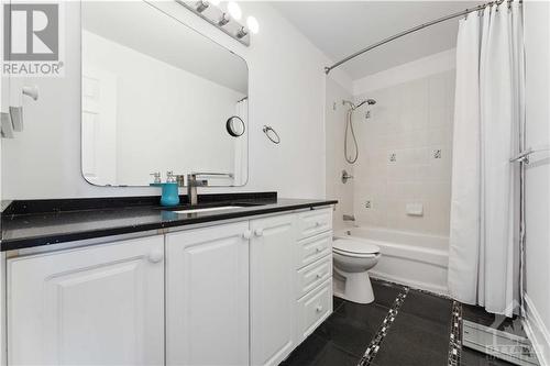 120 Rocky Hill Drive, Barrhaven, ON - Indoor Photo Showing Bathroom