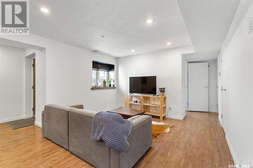 415 C Avenue S, Saskatoon, SK - Indoor Photo Showing Living Room