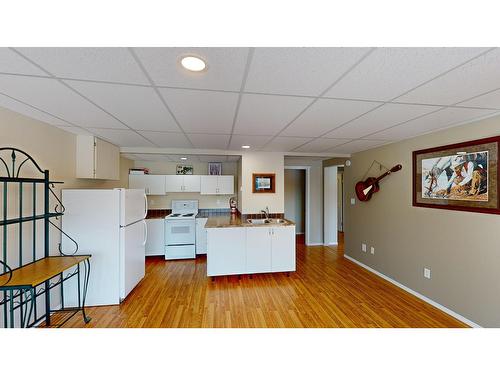 1857 Kirk Road, Cranbrook, BC - Indoor Photo Showing Kitchen With Double Sink