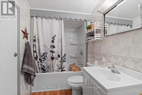 194 Upper Lake Street, Prince Edward County, ON - Indoor Photo Showing Bathroom