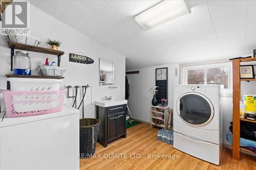194 Upper Lake Street, Prince Edward County, ON - Indoor Photo Showing Laundry Room