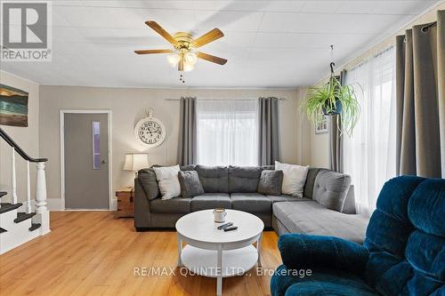 194 Upper Lake Street, Prince Edward County, ON - Indoor Photo Showing Living Room