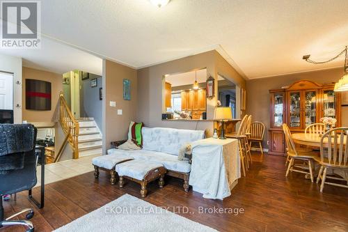 646 Bridge Street E, Belleville, ON - Indoor Photo Showing Living Room