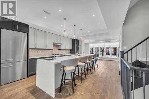 4 - 509 Elizabeth Street, Burlington, ON - Indoor Photo Showing Kitchen With Upgraded Kitchen