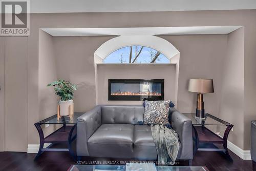 4 - 509 Elizabeth Street, Burlington, ON - Indoor Photo Showing Living Room With Fireplace