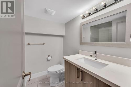 4 - 509 Elizabeth Street, Burlington, ON - Indoor Photo Showing Bathroom