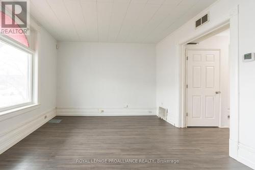 18 Everett St, Belleville, ON - Indoor Photo Showing Other Room