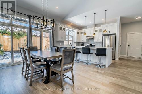 #1 -7472 Mountain Rd, Niagara Falls, ON - Indoor Photo Showing Dining Room