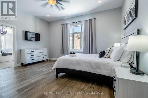 1 - 7472 Mountain Road, Niagara Falls, ON - Indoor Photo Showing Bedroom