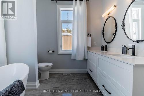 1 - 7472 Mountain Road, Niagara Falls, ON - Indoor Photo Showing Bathroom