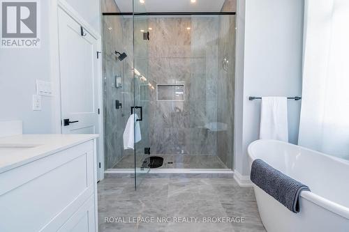 1 - 7472 Mountain Road, Niagara Falls, ON - Indoor Photo Showing Bathroom
