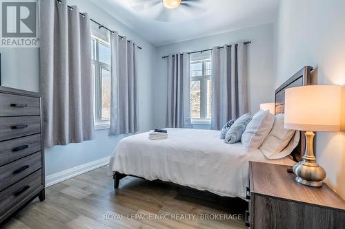 1 - 7472 Mountain Road, Niagara Falls, ON - Indoor Photo Showing Bedroom