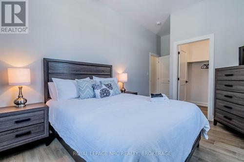 #1 -7472 Mountain Rd, Niagara Falls, ON - Indoor Photo Showing Bedroom