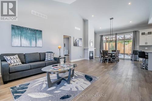 #1 -7472 Mountain Rd, Niagara Falls, ON - Indoor Photo Showing Living Room