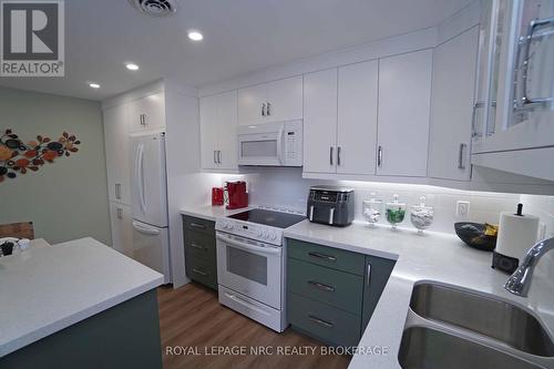 504 - 264 Grantham Avenue, St. Catharines, ON - Indoor Photo Showing Kitchen