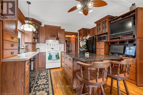 67 Fitch St, Welland, ON - Indoor Photo Showing Kitchen