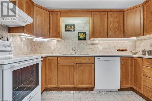 #9 -556 King St, Niagara-On-The-Lake, ON - Indoor Photo Showing Kitchen