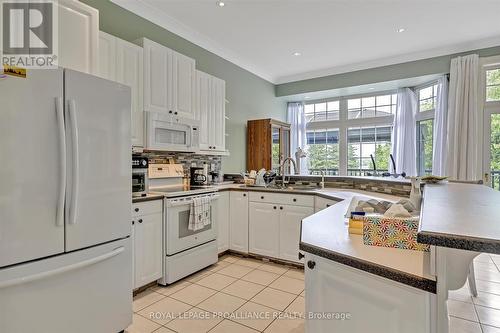 137 Sumcot Drive, Galway-Cavendish And Harvey, ON - Indoor Photo Showing Kitchen With Double Sink